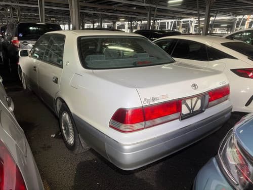 1998 Toyota Crown JDM car for sale — photo 3 of 15