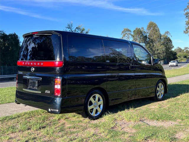 2007 Nissan Elgrand JDM car for sale — photo 6 of 16