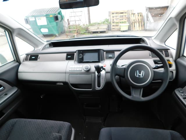 2006 Honda Stepwagon JDM car for sale — photo 3 of 8