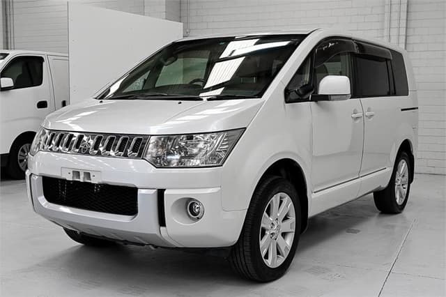 2008 Mitsubishi Delica JDM car for sale — photo 6 of 10