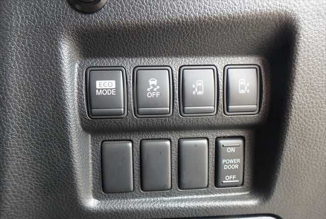 2011 Nissan Elgrand JDM car for sale — photo 20 of 25