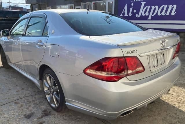 2009 Toyota Crown JDM car for sale — photo 4 of 10