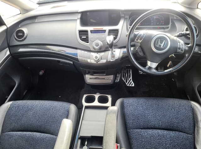 2005 Honda Odyssey JDM car for sale — photo 9 of 13