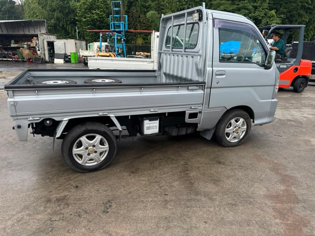 2001 Daihatsu Hijet JDM car for sale — photo 7 of 11