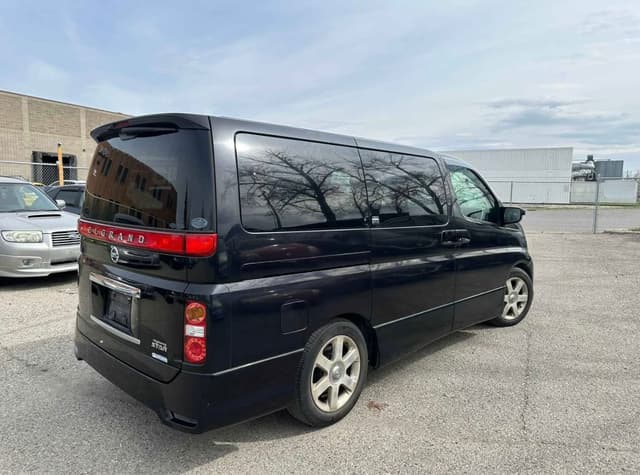 2005 Nissan Elgrand JDM car for sale — photo 4 of 13