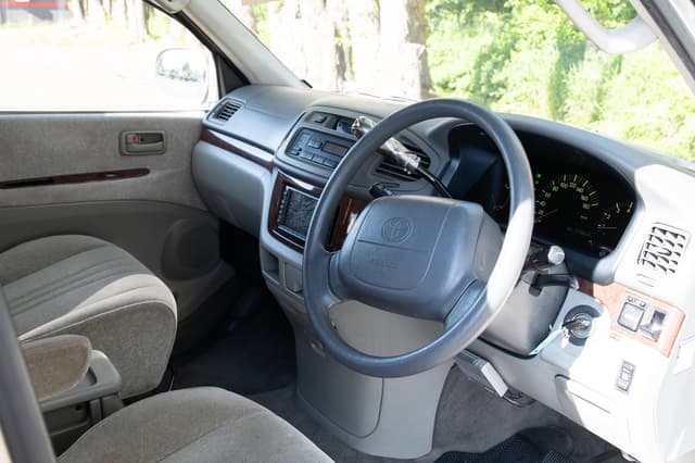 1997 Toyota Regius JDM car for sale — photo 8 of 15