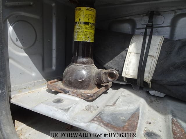 2005 Toyota HiAce JDM car for sale — photo 23 of 25