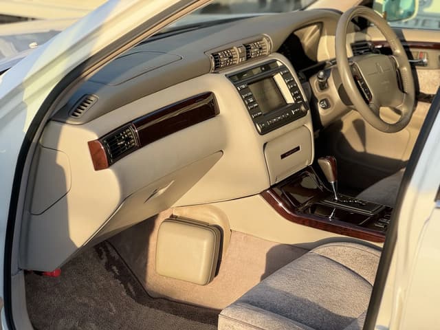 2000 Toyota Majesta JDM car for sale — photo 7 of 25