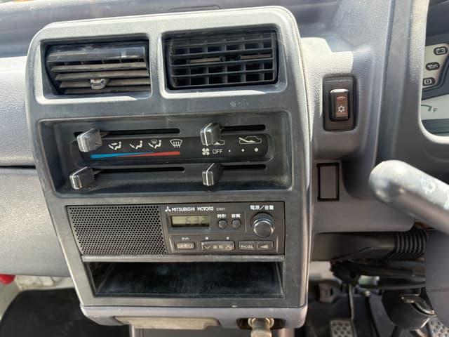 1998 Mitsubishi Minicab JDM car for sale — photo 17 of 25