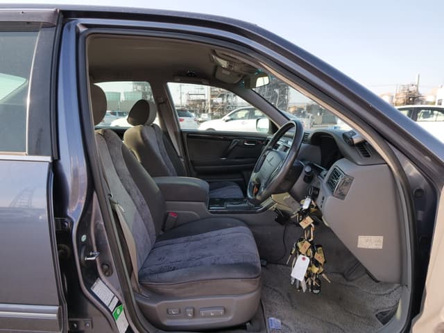 2000 Toyota Crown JDM car for sale — photo 11 of 18