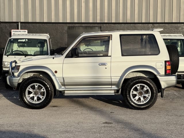 1996 Mitsubishi Pajero JDM car for sale — photo 6 of 25