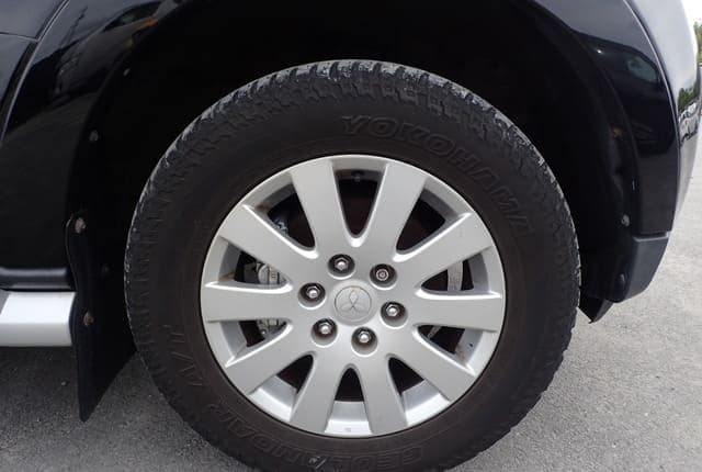 2007 Mitsubishi Pajero JDM car for sale — photo 12 of 25