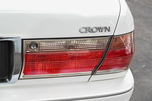 2000 Toyota Crown JDM car for sale — photo 7 of 10