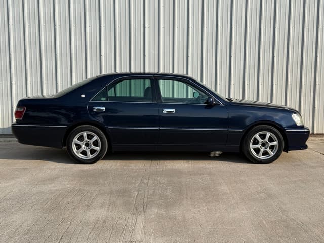 2000 Toyota Crown JDM car for sale — photo 2 of 22