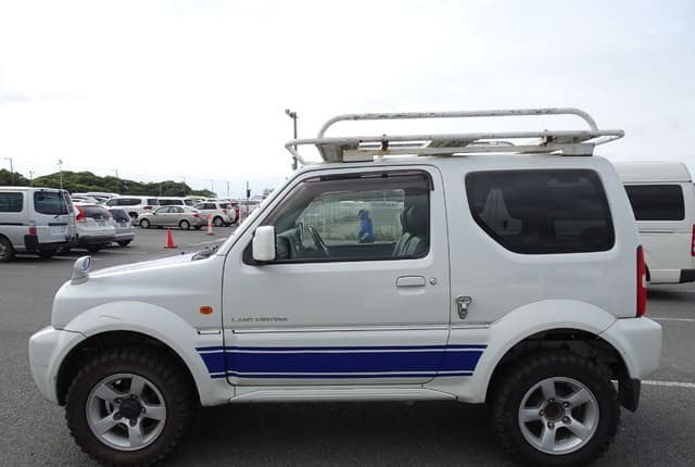 2007 Suzuki Jimny JDM car for sale — photo 2 of 25