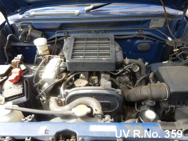 1995 Mitsubishi Pajero JDM car for sale — photo 10 of 11