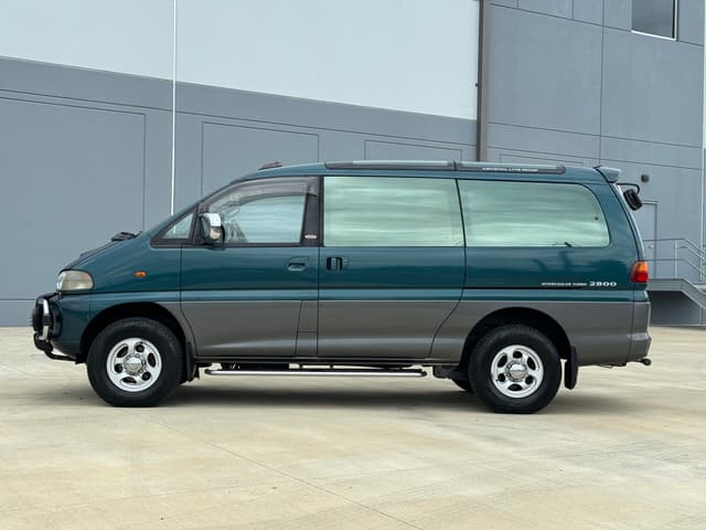 1998 Mitsubishi Delica JDM car for sale — photo 3 of 25