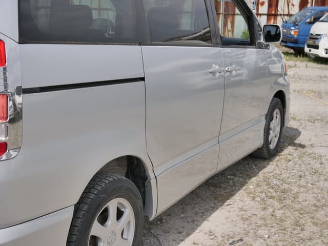 2001 Toyota Noah JDM car for sale — photo 17 of 25