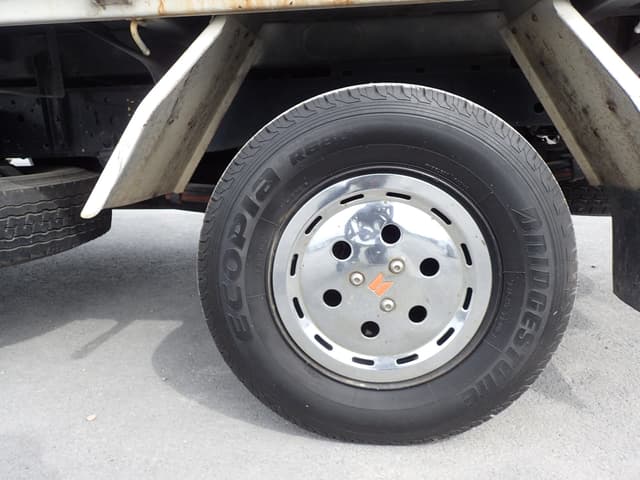 1990 Isuzu Elf JDM car for sale — photo 14 of 25