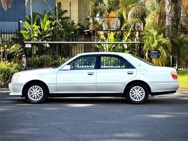 1999 Toyota Crown JDM car for sale — photo 5 of 25
