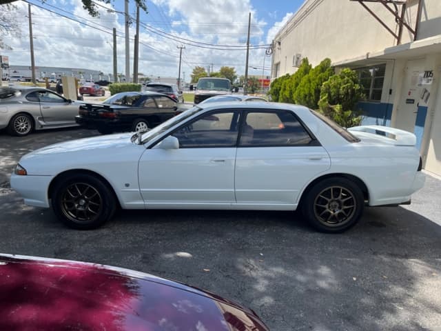 1990 Nissan Skyline JDM car for sale — photo 4 of 16