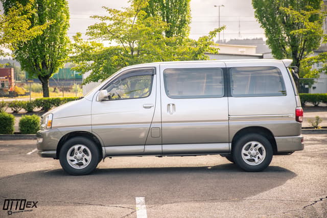 2001 Toyota Regius JDM car for sale — photo 5 of 25