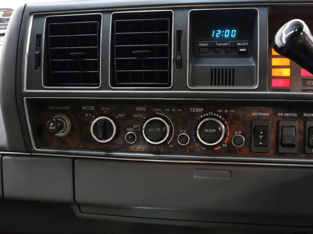 1988 Nissan President JDM car for sale — photo 11 of 25