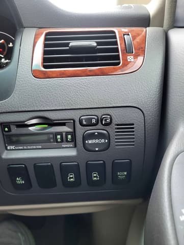 2005 Toyota Alphard JDM car for sale — photo 11 of 15