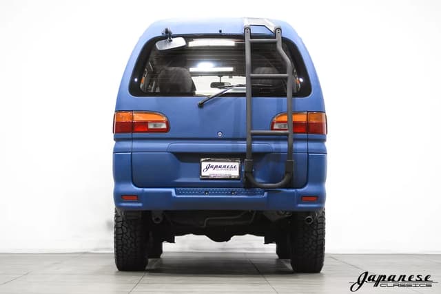 1996 Mitsubishi Delica JDM car for sale — photo 7 of 25