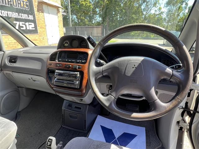 2001 Mitsubishi Delica JDM car for sale — photo 12 of 17
