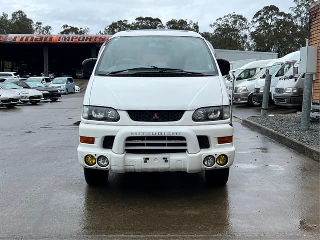 2002 Mitsubishi Delica JDM car for sale — photo 2 of 16