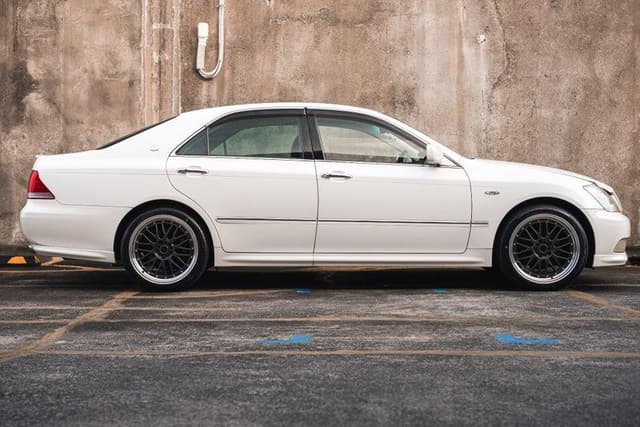 2005 Toyota Crown JDM car for sale — photo 14 of 20