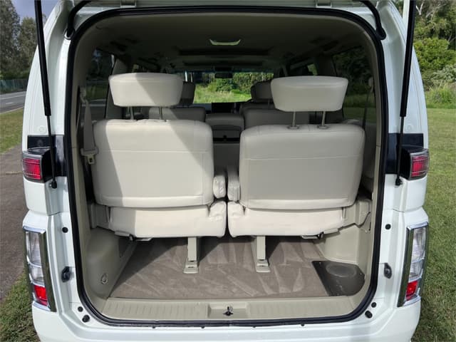 2004 Nissan Elgrand JDM car for sale — photo 15 of 16