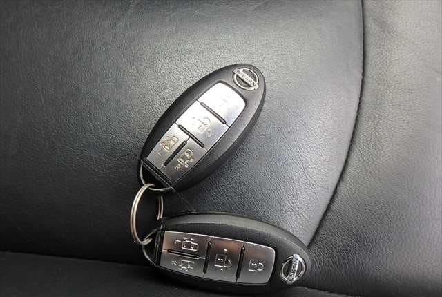 2011 Nissan Elgrand JDM car for sale — photo 19 of 25
