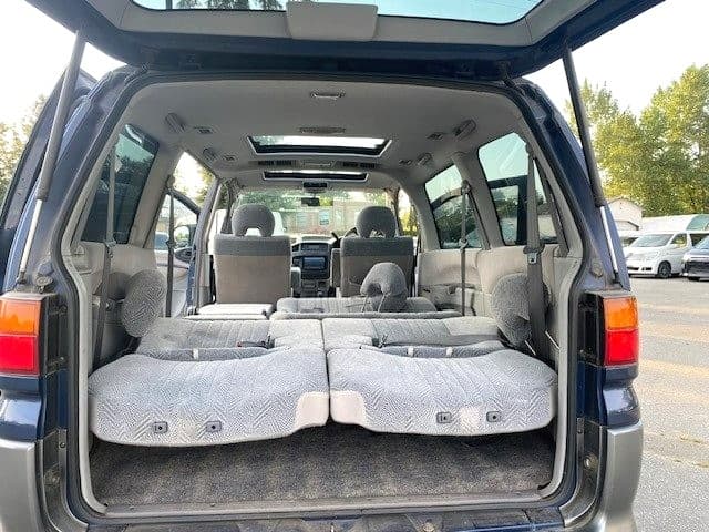 2000 Mitsubishi Delica JDM car for sale — photo 12 of 18