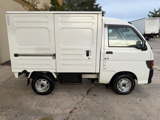 1998 Daihatsu Hijet JDM car for sale — photo 9 of 17