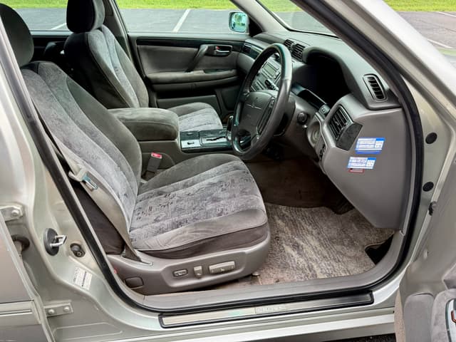 2001 Toyota Crown JDM car for sale — photo 17 of 23