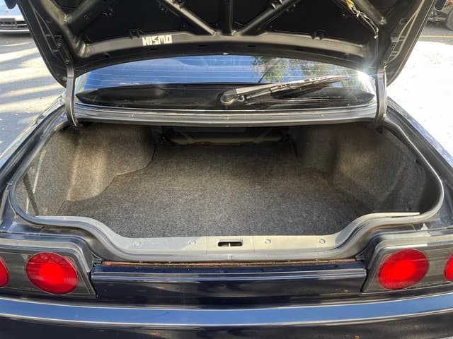 1989 Nissan Skyline JDM car for sale — photo 16 of 17
