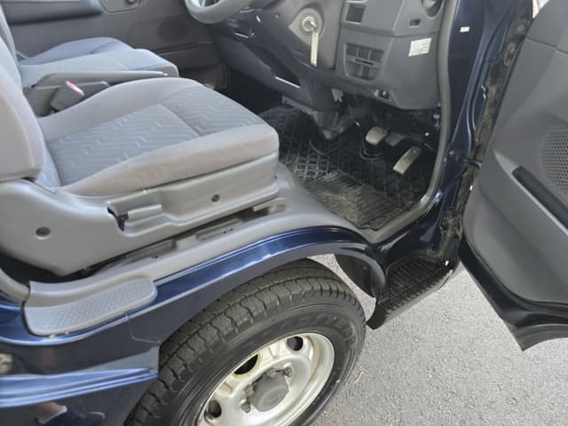 2001 Nissan Caravan JDM car for sale — photo 22 of 25
