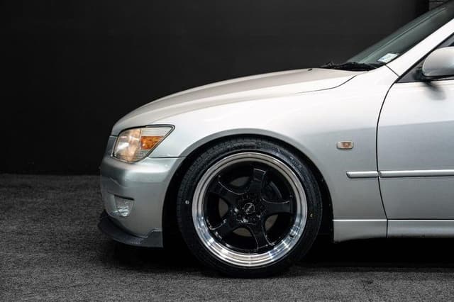 2001 Toyota Altezza JDM car for sale — photo 7 of 18