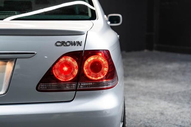 2005 Toyota Crown JDM car for sale — photo 11 of 19