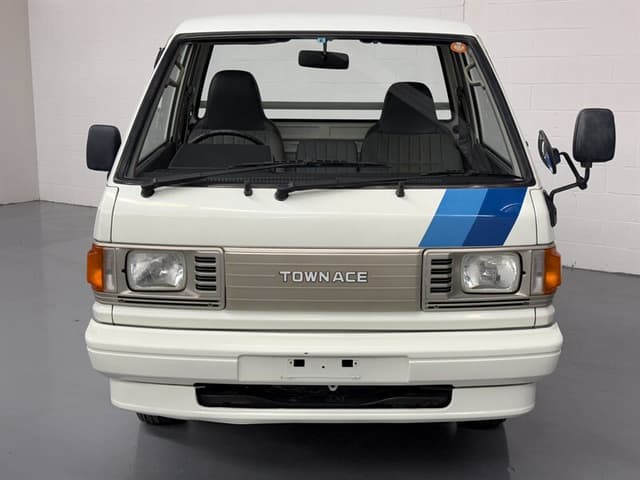 1989 Toyota Townace JDM car for sale — photo 3 of 10