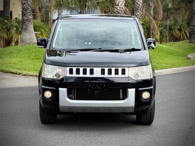 2009 Mitsubishi Delica JDM car for sale — photo 2 of 25
