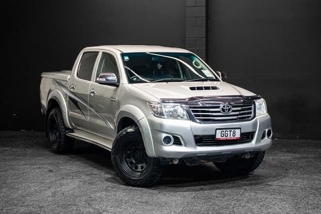 2012 Toyota Hilux JDM car for sale — photo 5 of 13