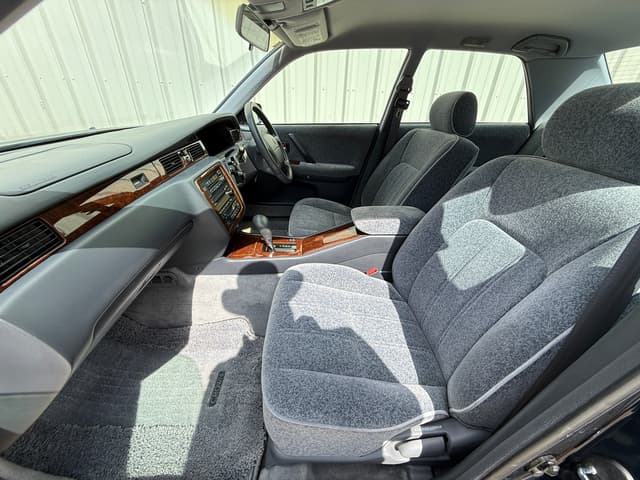 1998 Toyota Crown JDM car for sale — photo 10 of 21