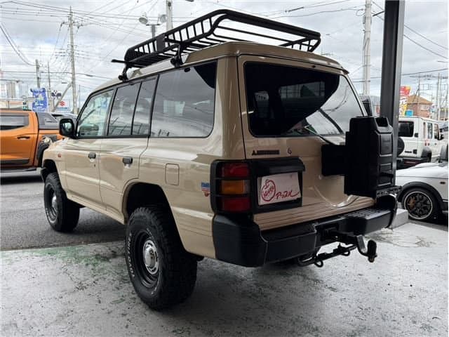1998 Mitsubishi Pajero JDM car for sale — photo 8 of 25