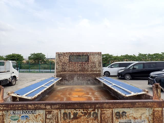 2011 Isuzu Elf JDM car for sale — photo 24 of 25