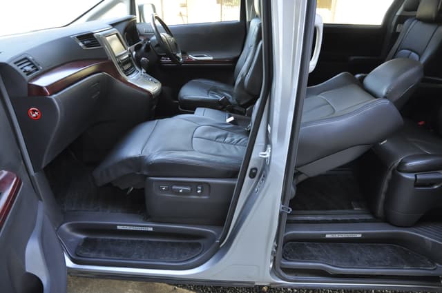 2008 Toyota Alphard JDM car for sale — photo 18 of 25