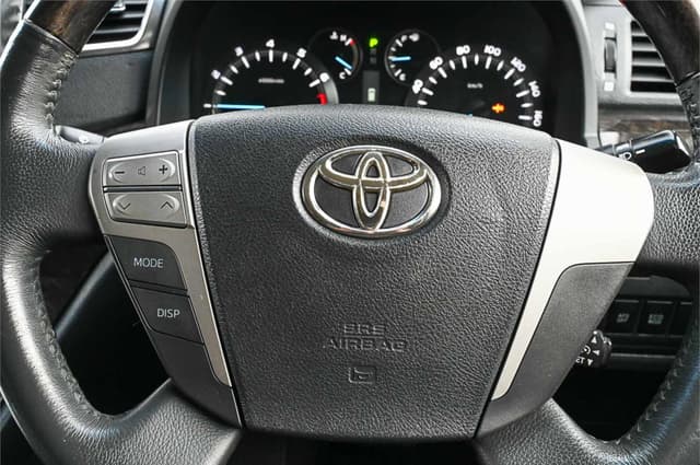 2011 Toyota Vellfire JDM car for sale — photo 22 of 25