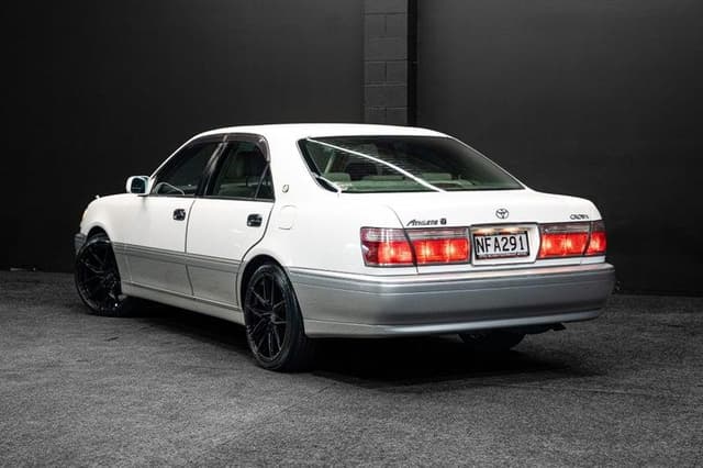 1999 Toyota Crown JDM car for sale — photo 4 of 19